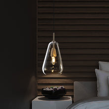 Carica l'immagine nel visualizzatore di Gallery, Lampada a Sospensione in Vetro Soffiato e Ottone – Design Iconico Moderno
