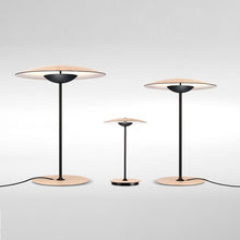 Carica l'immagine nel visualizzatore di Gallery, Lampada da tavolo effetto legno UFO – Design minimal con luce calda LED