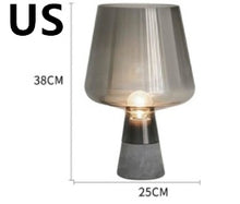 Carica l'immagine nel visualizzatore di Gallery, Lampada da Tavolo Vetro & Cemento – Design Moderno Scultoreo