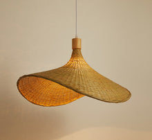 Carica l'immagine nel visualizzatore di Gallery, Lampadario “Bamboo Wave” – Rattan Naturale Stile Giapponese