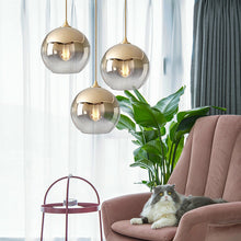 Carica l'immagine nel visualizzatore di Gallery, Lampadario Sferico Oro Sfumato – Design Minimal per Bar, Caffè e Zona Notte