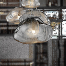 Carica l'immagine nel visualizzatore di Gallery, Lampadario Nuvole di Vetro – Design Postmoderno di Lusso