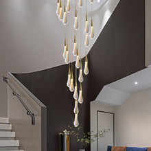 Carica l'immagine nel visualizzatore di Gallery, Lampadario a Goccia Cristallina – Design Scultoreo per Scale e In