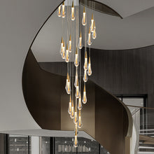 Carica l'immagine nel visualizzatore di Gallery, Lampadario a Goccia Cristallina – Design Scultoreo per Scale e In