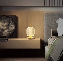 Carica l'immagine nel visualizzatore di Gallery, Lampada da tavolo per camera da letto, lampada da comodino a LED semplice e creativa