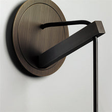 Carica l'immagine nel visualizzatore di Gallery, APPLIQUE IN CRISTALLO E RAME – LUCE CALDA DAL DESIGN MINIMALISTA