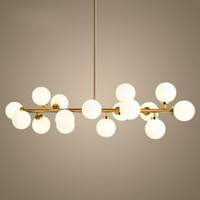 Carica l'immagine nel visualizzatore di Gallery, Lampadario a Sfere Bianche in Vetro – Design Multitesta per Soggiorni Eleganti