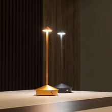 Carica l'immagine nel visualizzatore di Gallery, Lampada da tavolo LED oro – Design minimal ricaricabile con luce regolabile