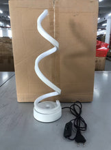 Carica l'immagine nel visualizzatore di Gallery, Lampada da tavolo