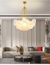 Carica l'immagine nel visualizzatore di Gallery, Lampadario “Nuvola di Vetro” – Scultura Luminosa per Soggiorni Eleganti