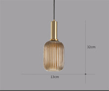 Carica l'immagine nel visualizzatore di Gallery, Lampada Sospesa in Vetro Rigato e Ottone – Eleganza Retro Contemporanea