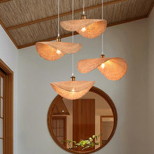 Carica l'immagine nel visualizzatore di Gallery, Creative Personality Chandelier Modeling Lamp Shaped