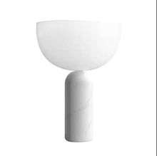 Carica l'immagine nel visualizzatore di Gallery, Lampada da Tavolo Kizu Style – H 45 cm, Marmo Nero e Cupola Bianca