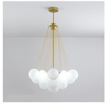 Carica l'immagine nel visualizzatore di Gallery, Lampadario “Nuvola di Vetro” – Scultura Luminosa per Soggiorni Eleganti