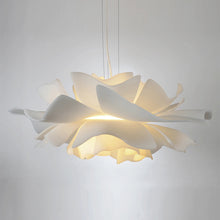 Carica l'immagine nel visualizzatore di Gallery, Lampadario Flower Light – Eleganza organica in sospensione