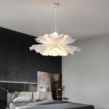Carica l'immagine nel visualizzatore di Gallery, Lampadario Flower Light – Eleganza organica in sospensione
