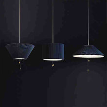 Carica l'immagine nel visualizzatore di Gallery, Lampadario Retrattile Moderno – Paralume Plissettato Design Contemporaneo
