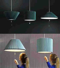 Carica l'immagine nel visualizzatore di Gallery, Lampadario Retrattile Moderno – Paralume Plissettato Design Contemporaneo
