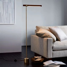 Carica l'immagine nel visualizzatore di Gallery, Individual wood grain table lamp
