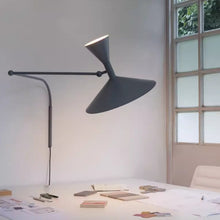 Carica l'immagine nel visualizzatore di Gallery, Lampada da Parete Le Corbusier-Style – Braccio Snodato e Design Scultoreo

