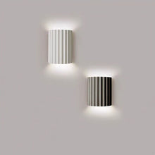 Carica l'immagine nel visualizzatore di Gallery, pplique Moderna a Righe Verticali – Stile Scultoreo in Resina
