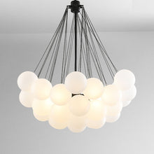 Carica l'immagine nel visualizzatore di Gallery, Lampadario “Nuvola di Vetro” – Scultura Luminosa per Soggiorni Eleganti
