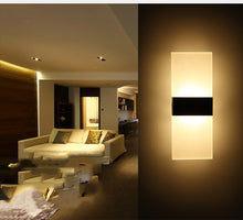 Carica l'immagine nel visualizzatore di Gallery, Applique LED Moderna da Parete – Doppia Emissione con Dimmer, Design Minimal
