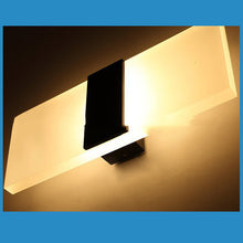 Carica l'immagine nel visualizzatore di Gallery, Applique LED Moderna da Parete – Doppia Emissione con Dimmer, Design Minimal
