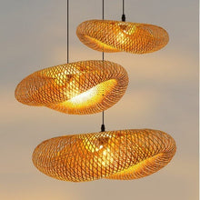 Carica l'immagine nel visualizzatore di Gallery, Bamboo Hanging Lamp Straw Hat-shaped Hanging Lamp
