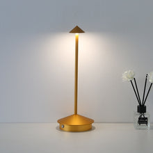 Carica l'immagine nel visualizzatore di Gallery, Lampada da tavolo LED oro – Design minimal ricaricabile con luce regolabile
