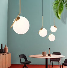 Carica l'immagine nel visualizzatore di Gallery, Single head glass ball chandelier

