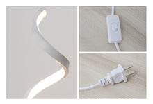 Carica l'immagine nel visualizzatore di Gallery, Lampada da tavolo
