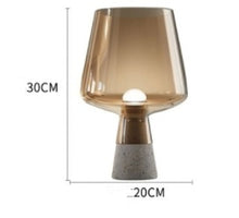 Carica l'immagine nel visualizzatore di Gallery, Lampada da Tavolo Vetro &amp; Cemento – Design Moderno Scultoreo

