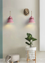 Carica l'immagine nel visualizzatore di Gallery, Macaron Horn Wall Light
