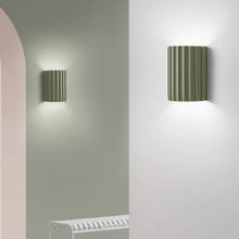 Carica l'immagine nel visualizzatore di Gallery, pplique Moderna a Righe Verticali – Stile Scultoreo in Resina
