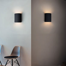 Carica l'immagine nel visualizzatore di Gallery, Applique da Parete in Resina Rigata – Design Minimal in 4 Colori Naturali
