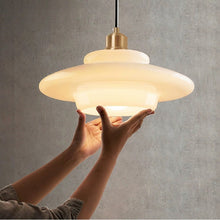 Carica l'immagine nel visualizzatore di Gallery, Lampadario in Vetro Opalino – Design Nordic Cream

