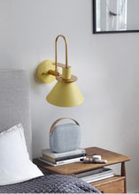 Carica l'immagine nel visualizzatore di Gallery, Macaron Horn Wall Light
