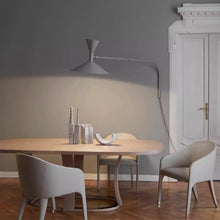 Carica l'immagine nel visualizzatore di Gallery, Lampada da Parete Le Corbusier-Style – Braccio Snodato e Design Scultoreo
