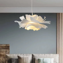 Carica l'immagine nel visualizzatore di Gallery, Lampadario Flower Light – Eleganza organica in sospensione
