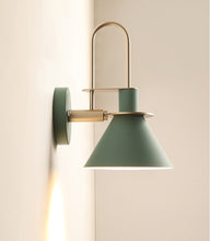 Carica l'immagine nel visualizzatore di Gallery, Macaron Horn Wall Light
