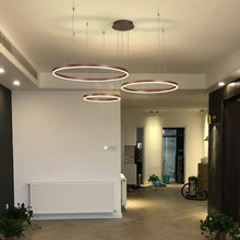 Carica l'immagine nel visualizzatore di Gallery, Lampadario Moderno a Cerchi – Doppio Anello LED con Dimmer e Controllo Smart
