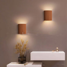 Carica l'immagine nel visualizzatore di Gallery, Applique da Parete in Resina Rigata – Design Minimal in 4 Colori Naturali
