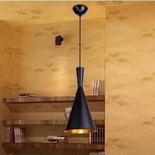 Carica l'immagine nel visualizzatore di Gallery, Simple and creative musical instrument chandelier three heads

