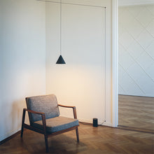 Carica l'immagine nel visualizzatore di Gallery, Lampada a PARETE con Cavo a Vista – Minimalismo Nordic Chic
