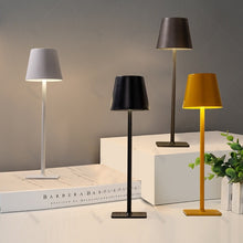 Carica l'immagine nel visualizzatore di Gallery, Lampada da Tavolo Poldina Style – LED Ricaricabile da Interno/Esterno
