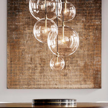 Carica l'immagine nel visualizzatore di Gallery, Lampadario Sferico in Vetro Trasparente – Design Moderno

