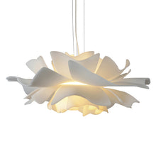 Carica l'immagine nel visualizzatore di Gallery, Lampadario Flower Light – Eleganza organica in sospensione
