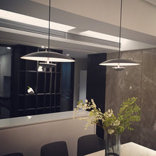Carica l'immagine nel visualizzatore di Gallery, Lampadario a sospensione UFO – Design nordico in legno o nero opaco
