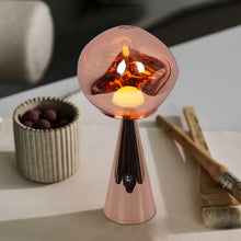 Carica l'immagine nel visualizzatore di Gallery, Volcanic Lava Mini Lamp – Ricaricabile da Tavolo in Stile Melt
